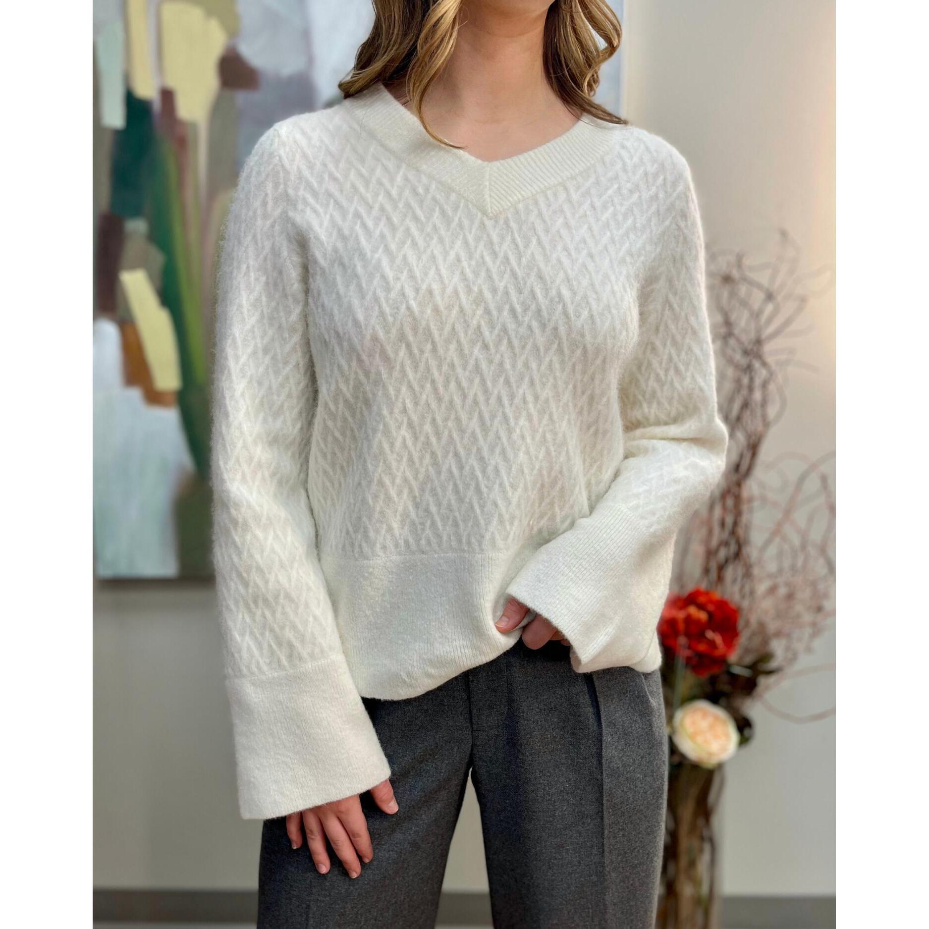 New Closed Long Sleeve V-Neck Pullover In 218 Ivory